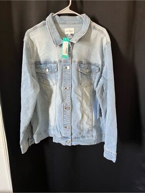 Light Wash Denim Jacket - Women's